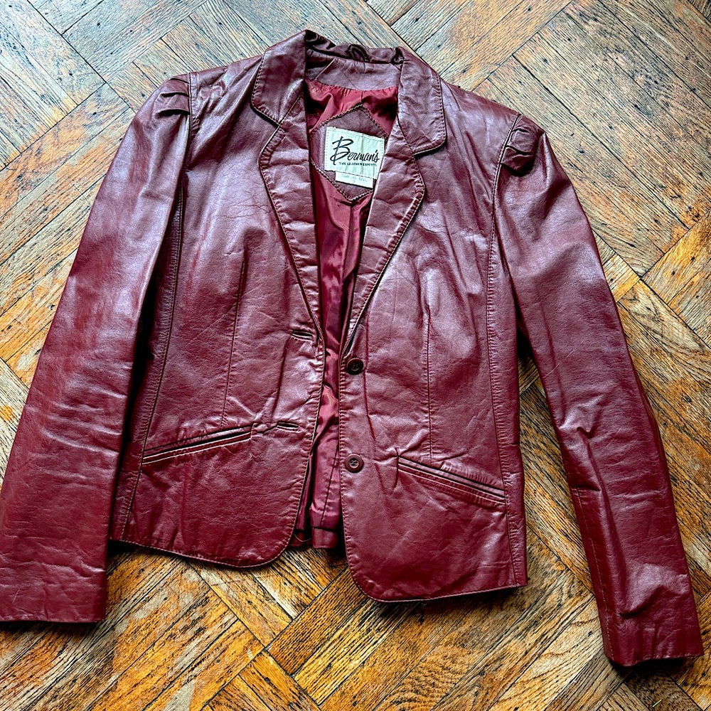 Vintage Bermans size12 Fits more like a S/M made in Korea genuine leather